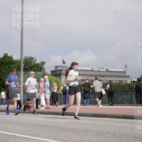 29.06.2025 - hella hamburg halbmarathon Luisa Fischer http://msf.ph/oto/8504391 29.06.2025 10:15:38 Kennedybrücke 9705, 15011, 2531, 2942, 4532, 7014, 8398, 8405, 9705, 10409 meine-sportfotos.de