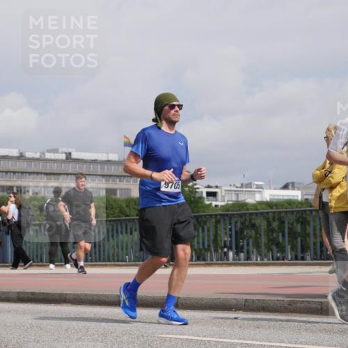 29.06.2025 - hella hamburg halbmarathon Luisa Fischer http://msf.ph/oto/8504426 29.06.2025 10:15:41 Kennedybrücke 11720, 9705, 15012, 2531, 2942, 3360, 4532, 8398, 8405, 9705, 10409 meine-sportfotos.de
