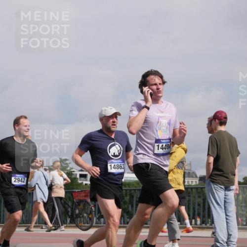 29.06.2025 - hella hamburg halbmarathon Luisa Fischer http://msf.ph/oto/8504452 29.06.2025 10:15:44 Kennedybrücke 2942, 14863, 14404, 1020, 1051, 2531, 2942, 3360, 4532, 6489, 7873, 8398, 8405, 9705, 10409 meine-sportfotos.de