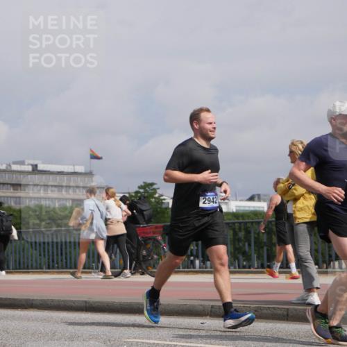 29.06.2025 - hella hamburg halbmarathon Luisa Fischer http://msf.ph/oto/8504460 29.06.2025 10:15:44 Kennedybrücke 2942, 14863, 1020, 1051, 2531, 2942, 3360, 4532, 6489, 7873, 8398, 8405, 9705, 10409 meine-sportfotos.de