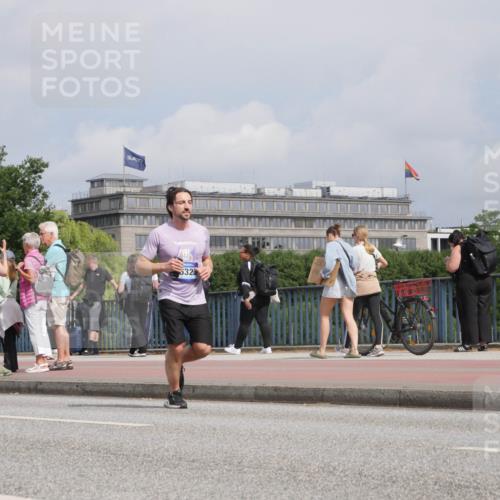 29.06.2025 - hella hamburg halbmarathon Luisa Fischer http://msf.ph/oto/8504466 29.06.2025 10:15:45 Kennedybrücke 6323, 1020, 1051, 2531, 2942, 3360, 4532, 6489, 7873, 8398, 8405, 9705 meine-sportfotos.de