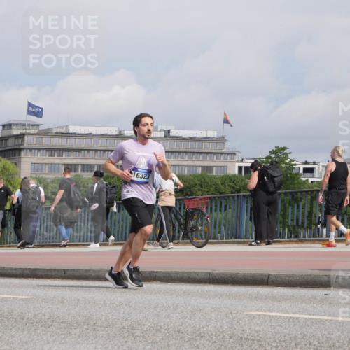 29.06.2025 - hella hamburg halbmarathon Luisa Fischer http://msf.ph/oto/8504473 29.06.2025 10:15:46 Kennedybrücke 16323, 1020, 1051, 2531, 2942, 3360, 4532, 6489, 7873, 8398, 8405 meine-sportfotos.de