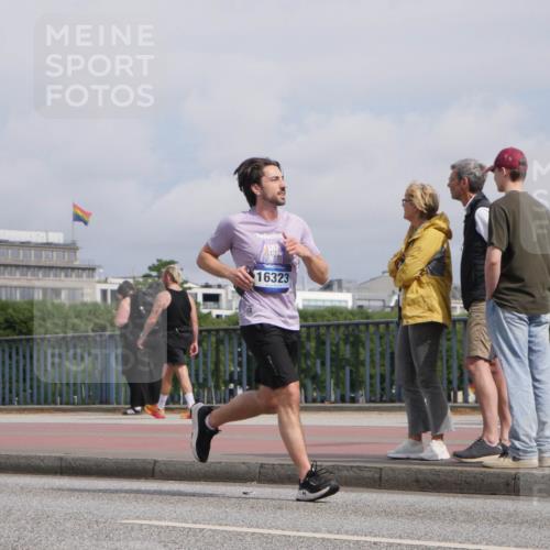 29.06.2025 - hella hamburg halbmarathon Luisa Fischer http://msf.ph/oto/8504480 29.06.2025 10:15:47 Kennedybrücke 16323, 1020, 1051, 2531, 2942, 3360, 4187, 6489, 7873, 8398, 8405 meine-sportfotos.de