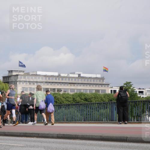 29.06.2025 - hella hamburg halbmarathon Luisa Fischer http://msf.ph/oto/8504490 29.06.2025 10:15:55 Kennedybrücke 4187, 1020, 1051, 4187, 6489, 7873, 10581 meine-sportfotos.de