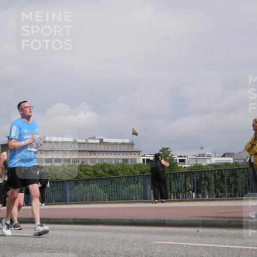 29.06.2025 - hella hamburg halbmarathon Luisa Fischer http://msf.ph/oto/8504523 29.06.2025 10:16:00 Kennedybrücke 1799, 1328, 4187, 4554, 5597, 5598, 8115, 9527, 10581 meine-sportfotos.de
