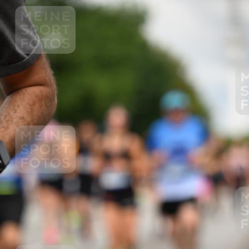 29.06.2025 - hella hamburg halbmarathon Dr. Thomas Lammeyer http://msf.ph/oto/8504555 29.06.2025 10:26:40 Kennedybrücke 1419, 1598, 2172, 2351, 2479, 3108, 3430, 3458, 3735, 3768, 3910, 3946, 3995, 4113, 4114, 4131, 4366, 4556, 4559, 4829, 4970, 5079, 6030, 6049, 6303, 6307, 6805, 6820, 6826, 6849, 6899, 6977, 7097, 7162, 7188, 7190, 7276, 7794, 7925, 8511, 8855, 8931, 9204, 9516, 9807, 10065, 10210, 10241, 10663, 10710, 10739, 10917, 10961, 11046 meine-sportfotos.de