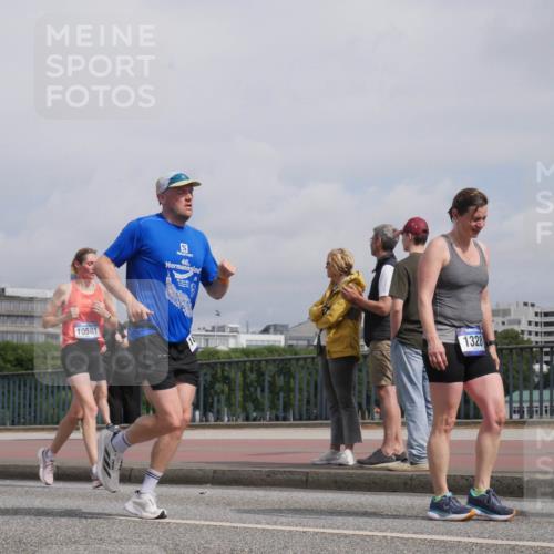 29.06.2025 - hella hamburg halbmarathon Luisa Fischer http://msf.ph/oto/8504556 29.06.2025 10:16:04 Kennedybrücke 10581, 46, 1328, 1328, 4554, 5597, 5598, 8115, 8279, 9527, 10581 meine-sportfotos.de