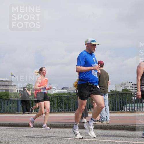 29.06.2025 - hella hamburg halbmarathon Luisa Fischer http://msf.ph/oto/8504562 29.06.2025 10:16:04 Kennedybrücke 10581, 46, 1328, 1328, 4554, 5597, 5598, 8115, 8279, 9527, 10581 meine-sportfotos.de