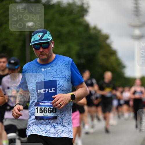 29.06.2025 - hella hamburg halbmarathon Dr. Thomas Lammeyer http://msf.ph/oto/8504593 29.06.2025 10:26:43 Kennedybrücke 1598, 2172, 2351, 2479, 2886, 3108, 3430, 3458, 3735, 3768, 3910, 3946, 3995, 4113, 4114, 4131, 4190, 4266, 4366, 4556, 4559, 4829, 4970, 5079, 6030, 6049, 6303, 6307, 6805, 6820, 6826, 6849, 6881, 6899, 6977, 7097, 7162, 7188, 7190, 7276, 7794, 7925, 8511, 8855, 8931, 9204, 9392, 9516, 10065, 10210, 10241, 10663, 10710, 10739, 10917, 10961, 11046 meine-sportfotos.de