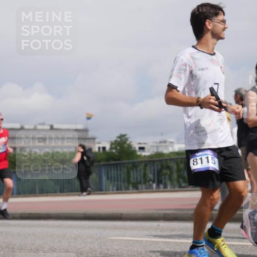 29.06.2025 - hella hamburg halbmarathon Luisa Fischer http://msf.ph/oto/8504594 29.06.2025 10:16:08 Kennedybrücke 8115, 4554, 1007, 1328, 4554, 5597, 5598, 8115, 8279, 9527, 10581 meine-sportfotos.de
