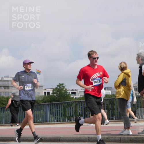 29.06.2025 - hella hamburg halbmarathon Luisa Fischer http://msf.ph/oto/8504607 29.06.2025 10:16:09 Kennedybrücke 13331, 16437, 1007, 1328, 4554, 5597, 5598, 8115, 8279, 9527 meine-sportfotos.de
