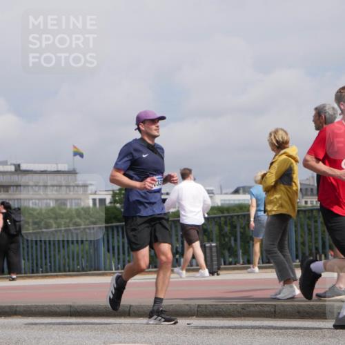 29.06.2025 - hella hamburg halbmarathon Luisa Fischer http://msf.ph/oto/8504611 29.06.2025 10:16:10 Kennedybrücke 1007, 1328, 4554, 5597, 5598, 8115, 8279, 9527 meine-sportfotos.de