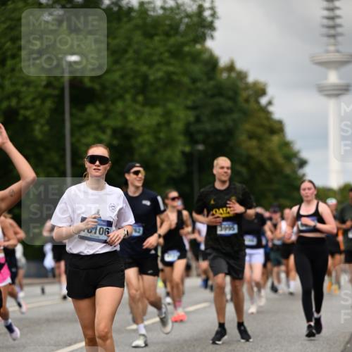 29.06.2025 - hella hamburg halbmarathon Dr. Thomas Lammeyer http://msf.ph/oto/8504641 29.06.2025 10:26:44 Kennedybrücke 1598, 2351, 2479, 2744, 2886, 3108, 3430, 3458, 3735, 3768, 3910, 3946, 3995, 4113, 4114, 4131, 4190, 4266, 4366, 4556, 4559, 4829, 4970, 5079, 6030, 6049, 6303, 6307, 6805, 6820, 6826, 6849, 6881, 6899, 6977, 7097, 7162, 7188, 7190, 7276, 7794, 7925, 8511, 8855, 8931, 9204, 9392, 9516, 10065, 10210, 10241, 10573, 10663, 10739, 10917, 10961, 11046 meine-sportfotos.de