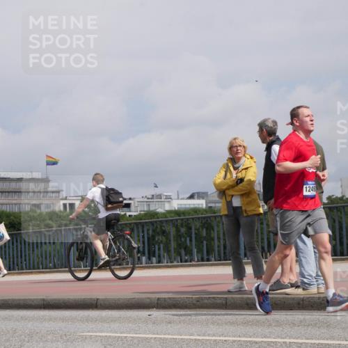 29.06.2025 - hella hamburg halbmarathon Luisa Fischer http://msf.ph/oto/8504642 29.06.2025 10:16:14 Kennedybrücke 1249, 1007, 1859, 2961, 3218, 3729, 4950, 6026, 7346, 8279, 8913, 9128 meine-sportfotos.de
