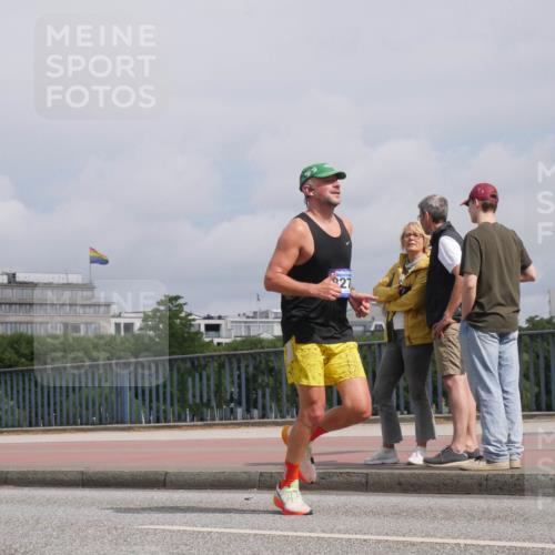 29.06.2025 - hella hamburg halbmarathon Luisa Fischer http://msf.ph/oto/8504650 29.06.2025 10:16:16 Kennedybrücke 927, 1007, 1859, 2961, 3218, 3729, 4950, 6026, 7346, 8279, 8913, 9128 meine-sportfotos.de