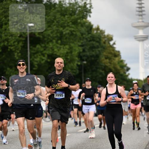 29.06.2025 - hella hamburg halbmarathon Dr. Thomas Lammeyer http://msf.ph/oto/8504662 29.06.2025 10:26:46 Kennedybrücke 1598, 2351, 2479, 2744, 2886, 3430, 3458, 3735, 3910, 3995, 4113, 4114, 4131, 4190, 4266, 4366, 4559, 4829, 4970, 6030, 6049, 6303, 6307, 6820, 6826, 6849, 6881, 6899, 6977, 7097, 7162, 7188, 7190, 7276, 7794, 7925, 8511, 8855, 8931, 9204, 9392, 9516, 10065, 10210, 10241, 10573, 10663, 10739, 10917, 10961, 11046 meine-sportfotos.de