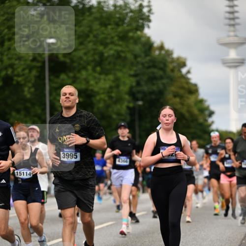 29.06.2025 - hella hamburg halbmarathon Dr. Thomas Lammeyer http://msf.ph/oto/8504684 29.06.2025 10:26:47 Kennedybrücke 1598, 2351, 2479, 2744, 2886, 3430, 3458, 3910, 3995, 4113, 4114, 4131, 4190, 4266, 4366, 4559, 4829, 4970, 6049, 6303, 6307, 6820, 6826, 6849, 6881, 6899, 6977, 7097, 7162, 7188, 7190, 7276, 7794, 7925, 8511, 8855, 8931, 9204, 9392, 10065, 10210, 10241, 10573, 10663, 10739, 10917, 10961, 11046 meine-sportfotos.de