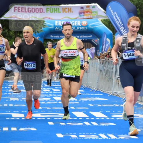 29.06.2025 - hella hamburg halbmarathon Strokosch-Dieckow http://msf.ph/oto/8504717 29.06.2025 10:51:39 Ziel 2396, 5008, 6286, 7224, 8710, 8819, 10691, 12224, 13327, 14012, 14458, 15496, 15727, 15831, 15899, 17682, 19007, 19020, 19053 meine-sportfotos.de