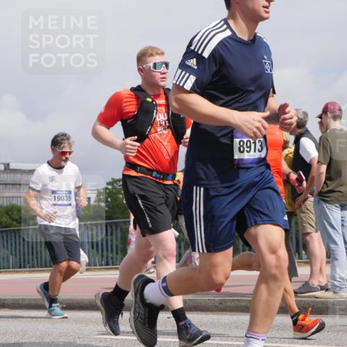 29.06.2025 - hella hamburg halbmarathon Luisa Fischer http://msf.ph/oto/8504718 29.06.2025 10:16:23 Kennedybrücke 19035, 8913, 8, 1859, 2055, 2359, 2961, 2987, 3218, 3729, 4950, 5232, 6026, 7346, 7460, 8913, 9128 meine-sportfotos.de