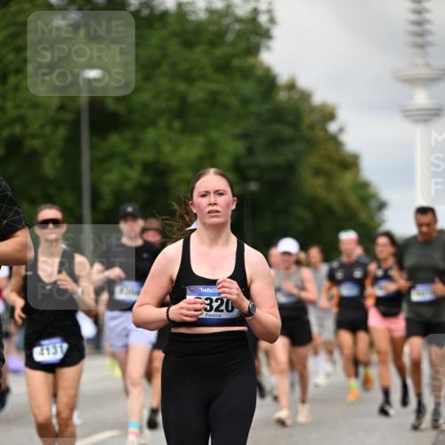 29.06.2025 - hella hamburg halbmarathon Dr. Thomas Lammeyer http://msf.ph/oto/8504746 29.06.2025 10:26:48 Kennedybrücke 1598, 2351, 2479, 2744, 2886, 3430, 3458, 3600, 3910, 3995, 4113, 4114, 4131, 4190, 4266, 4366, 4559, 4829, 4970, 6049, 6303, 6307, 6820, 6826, 6849, 6881, 6899, 6977, 7097, 7162, 7188, 7190, 7276, 7925, 8511, 8855, 8931, 9392, 10065, 10210, 10241, 10573, 10663, 10739, 10917, 10961, 11046 meine-sportfotos.de