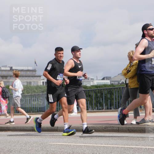 29.06.2025 - hella hamburg halbmarathon Luisa Fischer http://msf.ph/oto/8504751 29.06.2025 10:16:28 Kennedybrücke 16030, 2981, 17474, 12313, 2055, 2359, 2721, 2904, 2987, 5232, 6207, 7460, 9612 meine-sportfotos.de