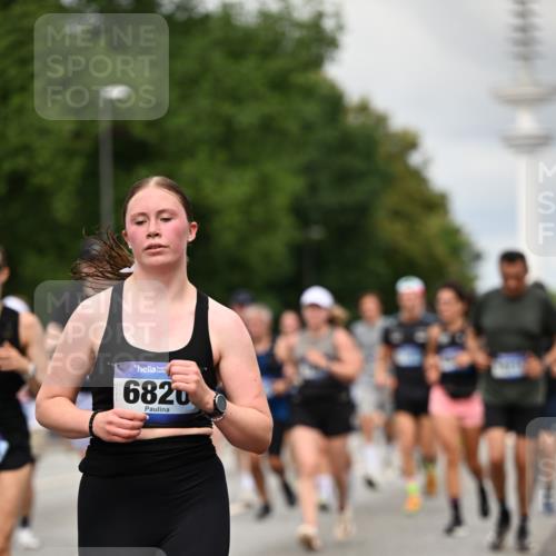 29.06.2025 - hella hamburg halbmarathon Dr. Thomas Lammeyer http://msf.ph/oto/8504760 29.06.2025 10:26:49 Kennedybrücke 1598, 2351, 2479, 2744, 2886, 3430, 3458, 3600, 3910, 3995, 4113, 4131, 4190, 4266, 4366, 4559, 4829, 4970, 6048, 6049, 6303, 6307, 6820, 6826, 6881, 6899, 6977, 7097, 7162, 7188, 7190, 7276, 7925, 8511, 8855, 8931, 9392, 10065, 10210, 10241, 10432, 10573, 10663, 10739, 10917, 11046 meine-sportfotos.de
