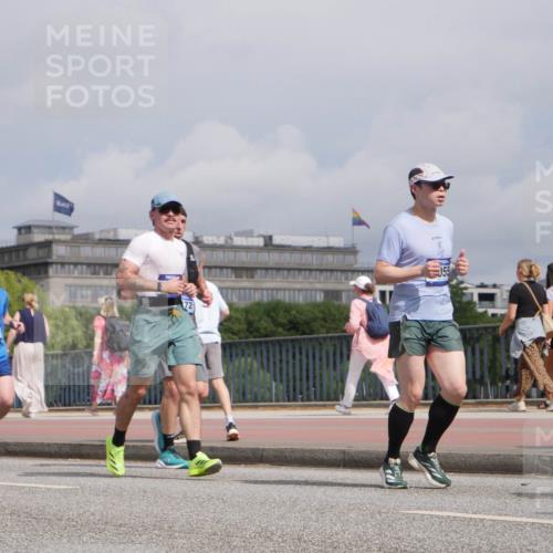 29.06.2025 - hella hamburg halbmarathon Luisa Fischer http://msf.ph/oto/8504782 29.06.2025 10:16:31 Kennedybrücke 9190, 2359, 55, 1194, 1939, 2055, 2359, 2721, 2904, 2987, 5232, 6207, 7460, 9612 meine-sportfotos.de