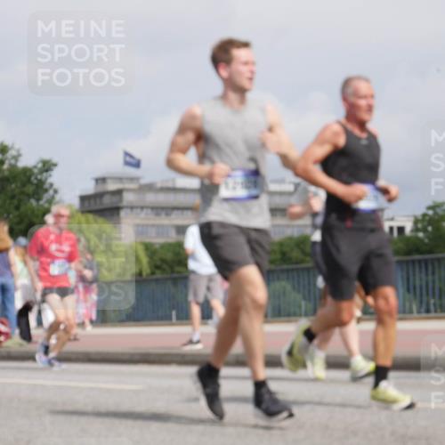 29.06.2025 - hella hamburg halbmarathon Luisa Fischer http://msf.ph/oto/8504804 29.06.2025 10:16:33 Kennedybrücke 1194, 1939, 2055, 2359, 2721, 2904, 4001, 6207, 7460, 9612 meine-sportfotos.de