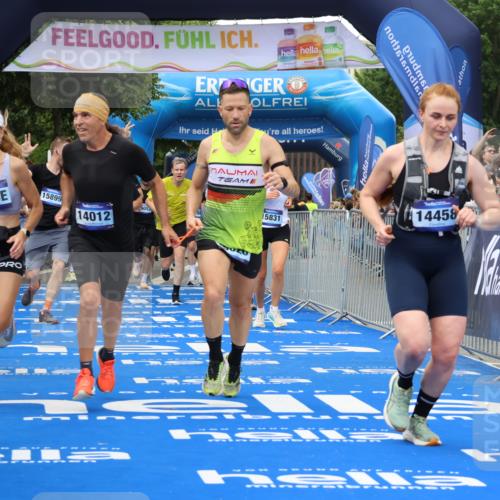 29.06.2025 - hella hamburg halbmarathon Strokosch-Dieckow http://msf.ph/oto/8504811 29.06.2025 10:51:39 Ziel 2396, 5008, 6286, 7224, 8710, 8819, 10691, 12224, 13327, 14012, 14458, 15496, 15727, 15831, 15899, 17682, 19007, 19020, 19053 meine-sportfotos.de