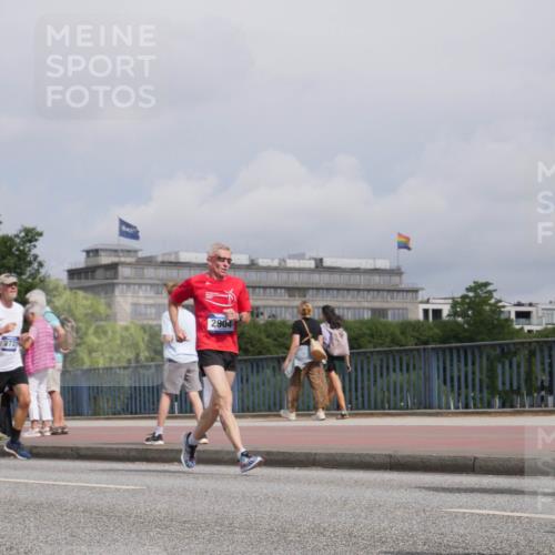 29.06.2025 - hella hamburg halbmarathon Luisa Fischer http://msf.ph/oto/8504814 29.06.2025 10:16:34 Kennedybrücke 2721, 2904, 6207, 1194, 1939, 2055, 2359, 2721, 2904, 4001, 6207, 7460, 7913, 9612, 9631 meine-sportfotos.de