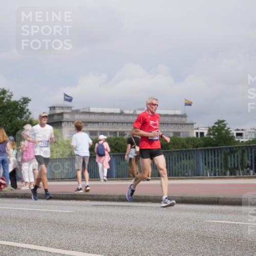 29.06.2025 - hella hamburg halbmarathon Luisa Fischer http://msf.ph/oto/8504817 29.06.2025 10:16:35 Kennedybrücke 2721, 1194, 1939, 2359, 2721, 2904, 4001, 4795, 5631, 6207, 7913, 9612, 9631 meine-sportfotos.de