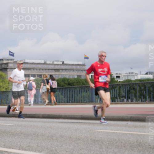 29.06.2025 - hella hamburg halbmarathon Luisa Fischer http://msf.ph/oto/8504822 29.06.2025 10:16:35 Kennedybrücke 1194, 1939, 2359, 2721, 2904, 4001, 4795, 5631, 6207, 7913, 9612, 9631 meine-sportfotos.de