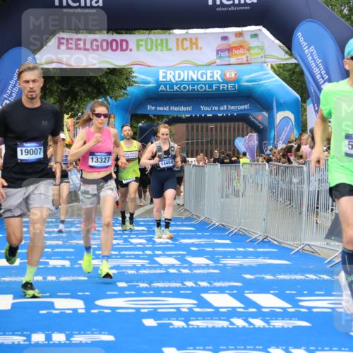 29.06.2025 - hella hamburg halbmarathon Strokosch-Dieckow http://msf.ph/oto/8504849 29.06.2025 10:51:35 Ziel 1335, 5008, 7943, 10691, 13327, 13403, 14012, 14458, 15496, 15899, 19007, 19020 meine-sportfotos.de