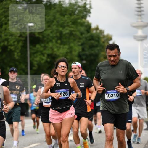 29.06.2025 - hella hamburg halbmarathon Dr. Thomas Lammeyer http://msf.ph/oto/8504862 29.06.2025 10:26:52 Kennedybrücke 2351, 2479, 2744, 2886, 3430, 3600, 3601, 3910, 3995, 4131, 4190, 4266, 4366, 4559, 4829, 4970, 6048, 6049, 6307, 6820, 6826, 6881, 6899, 7188, 7190, 7276, 7925, 8511, 8855, 8931, 9392, 10065, 10210, 10432, 10573, 10739, 10917, 11046 meine-sportfotos.de