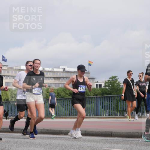 29.06.2025 - hella hamburg halbmarathon Luisa Fischer http://msf.ph/oto/8504873 29.06.2025 10:16:54 Kennedybrücke 8236, 11, 4962, 6, 2, 50, 11987, 5719, 18041, 1747, 4032, 4962, 5719, 6089, 9141, 9886 meine-sportfotos.de