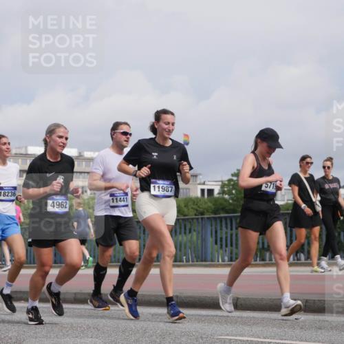 29.06.2025 - hella hamburg halbmarathon Luisa Fischer http://msf.ph/oto/8504878 29.06.2025 10:16:55 Kennedybrücke 18236, 11441, 4962, 11987, 5719, 1747, 4962, 5719, 6089, 9141, 9886 meine-sportfotos.de