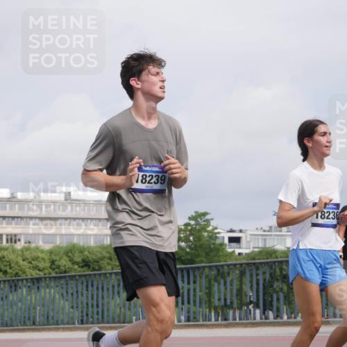 29.06.2025 - hella hamburg halbmarathon Luisa Fischer http://msf.ph/oto/8504890 29.06.2025 10:16:56 Kennedybrücke 18239, 18236, 1747, 4962, 5719, 6089, 9141 meine-sportfotos.de