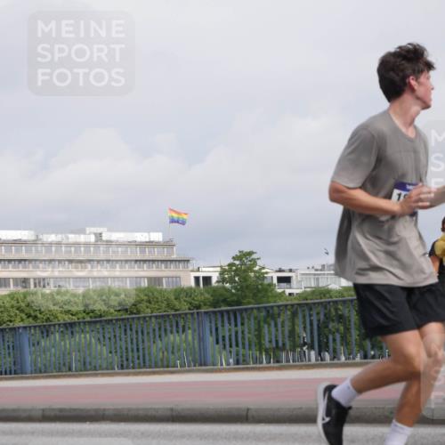29.06.2025 - hella hamburg halbmarathon Luisa Fischer http://msf.ph/oto/8504895 29.06.2025 10:16:57 Kennedybrücke 1747, 4962, 5719, 6089, 8001, 9141, 9845 meine-sportfotos.de