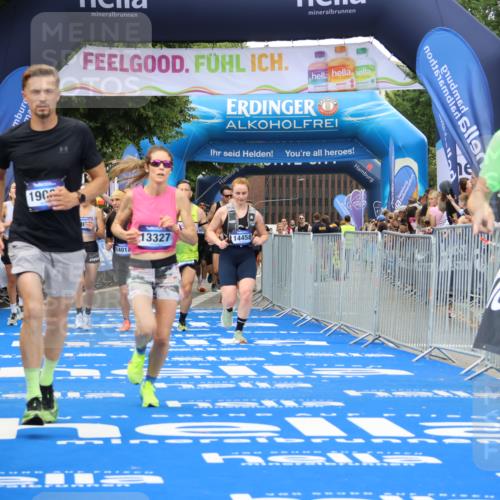 29.06.2025 - hella hamburg halbmarathon Strokosch-Dieckow http://msf.ph/oto/8504897 29.06.2025 10:51:35 Ziel 1335, 5008, 7943, 10691, 13327, 13403, 14012, 14458, 15496, 15899, 19007, 19020 meine-sportfotos.de