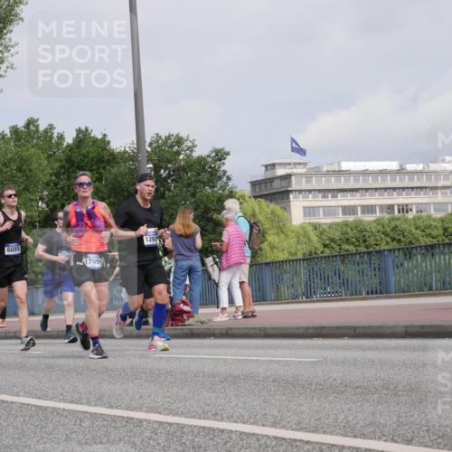 29.06.2025 - hella hamburg halbmarathon Luisa Fischer http://msf.ph/oto/8504918 29.06.2025 10:17:01 Kennedybrücke 38, 13788, 6089, 15040, 17699, 12938, 6089, 8001, 9141, 9845 meine-sportfotos.de