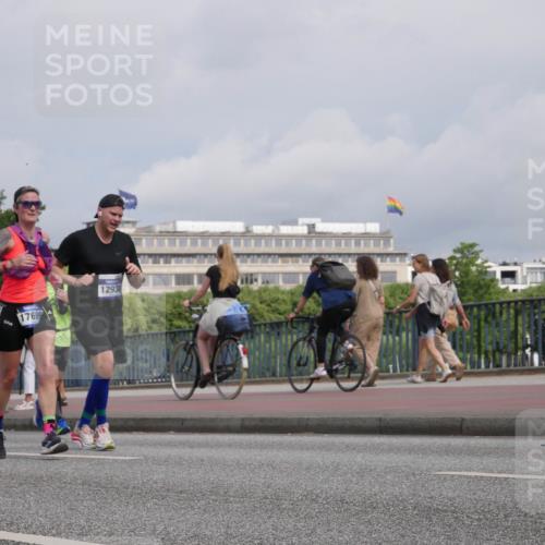 29.06.2025 - hella hamburg halbmarathon Luisa Fischer http://msf.ph/oto/8504928 29.06.2025 10:17:02 Kennedybrücke 15840, 17699, 12938, 6089, 7802, 8001, 9141, 9845 meine-sportfotos.de