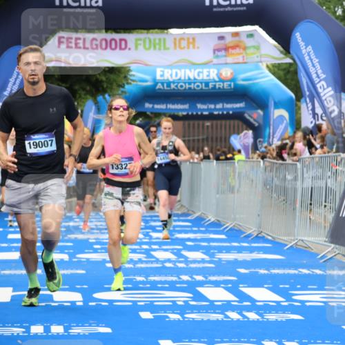 29.06.2025 - hella hamburg halbmarathon Strokosch-Dieckow http://msf.ph/oto/8504950 29.06.2025 10:51:35 Ziel 1335, 5008, 7943, 10691, 13327, 13403, 14012, 14458, 15496, 15899, 19007, 19020 meine-sportfotos.de