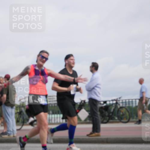 29.06.2025 - hella hamburg halbmarathon Luisa Fischer http://msf.ph/oto/8504954 29.06.2025 10:17:05 Kennedybrücke 1406, 3939, 6089, 7802, 8001, 9845 meine-sportfotos.de