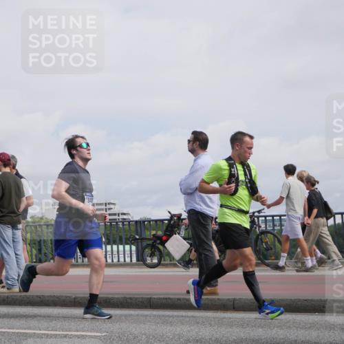 29.06.2025 - hella hamburg halbmarathon Luisa Fischer http://msf.ph/oto/8504968 29.06.2025 10:17:06 Kennedybrücke 15840, 1406, 2990, 3939, 5546, 6089, 7802, 7991, 8001, 8147, 9845 meine-sportfotos.de