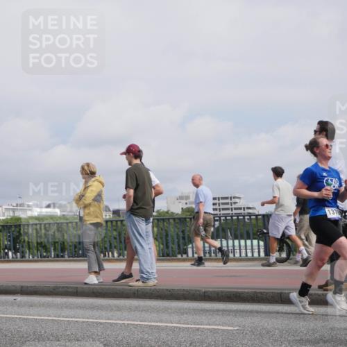 29.06.2025 - hella hamburg halbmarathon Luisa Fischer http://msf.ph/oto/8504993 29.06.2025 10:17:08 Kennedybrücke 1378, 1406, 2990, 3939, 5546, 5670, 7802, 7991, 8001, 8147, 9845 meine-sportfotos.de