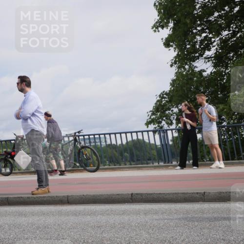 29.06.2025 - hella hamburg halbmarathon Luisa Fischer http://msf.ph/oto/8505013 29.06.2025 10:17:11 Kennedybrücke 1406, 2990, 3939, 5546, 5670, 6028, 6083, 7209, 7802, 7840, 7991, 8147, 8409 meine-sportfotos.de