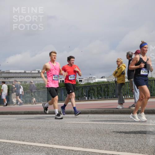 29.06.2025 - hella hamburg halbmarathon Luisa Fischer http://msf.ph/oto/8505089 29.06.2025 10:17:20 Kennedybrücke 0, 3728, 6083, 6028, 13928, 1131, 3020, 3154, 3728, 3756, 3834, 5191, 5670, 6028, 6083, 7209, 7442, 7840, 8409, 9663, 10610 meine-sportfotos.de