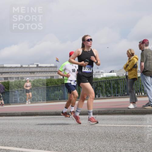 29.06.2025 - hella hamburg halbmarathon Luisa Fischer http://msf.ph/oto/8505105 29.06.2025 10:17:22 Kennedybrücke 10, 3728, 3756, 3154, 1131, 3020, 3154, 3728, 3756, 3834, 5191, 6028, 6083, 7209, 7442, 7840, 8409, 9663, 10610 meine-sportfotos.de