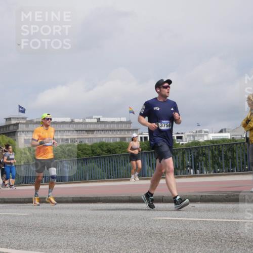 29.06.2025 - hella hamburg halbmarathon Luisa Fischer http://msf.ph/oto/8505117 29.06.2025 10:17:23 Kennedybrücke 3756, 1131, 1480, 3020, 3154, 3728, 3756, 3834, 5191, 6028, 6083, 6366, 7442, 9663, 10610 meine-sportfotos.de