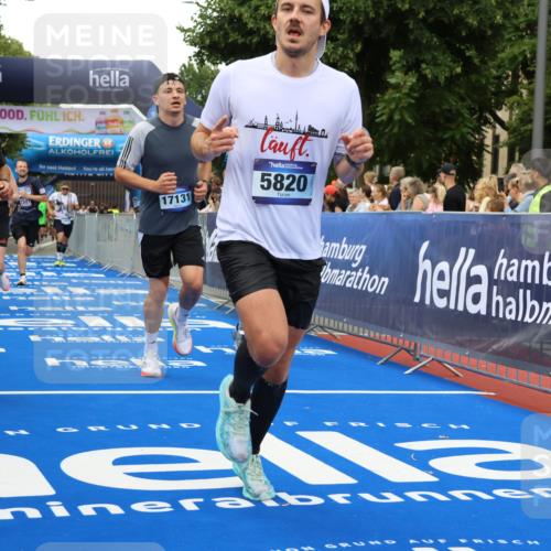 29.06.2025 - hella hamburg halbmarathon Strokosch-Dieckow http://msf.ph/oto/8505134 29.06.2025 10:51:27 Ziel 1335, 2364, 2411, 2946, 5820, 7943, 8989, 9214, 9656, 10691, 11124, 11422, 13047, 13403, 13792, 14994, 15871, 15950, 16357, 17131, 18489 meine-sportfotos.de